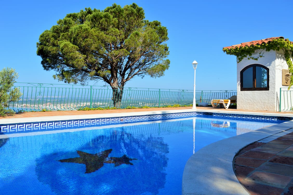 Cloro vs sal: elige el mejor clorador para desinfección de tu piscina