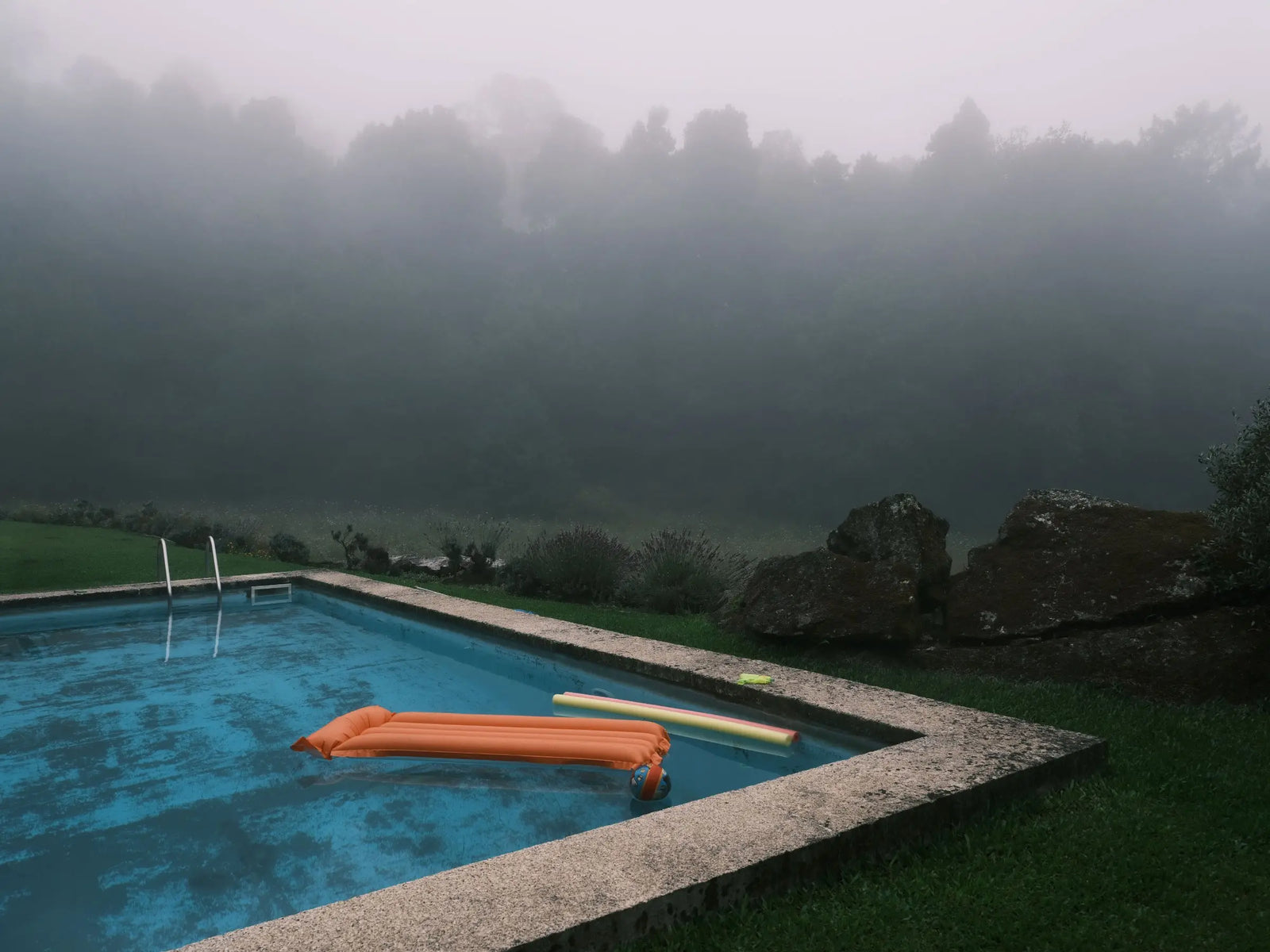 Mantenimiento y cierre de piscina en invierno: guía paso a paso