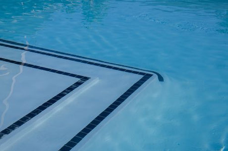 Agua piscina turbia blanquecina: causas y soluciones paso a paso